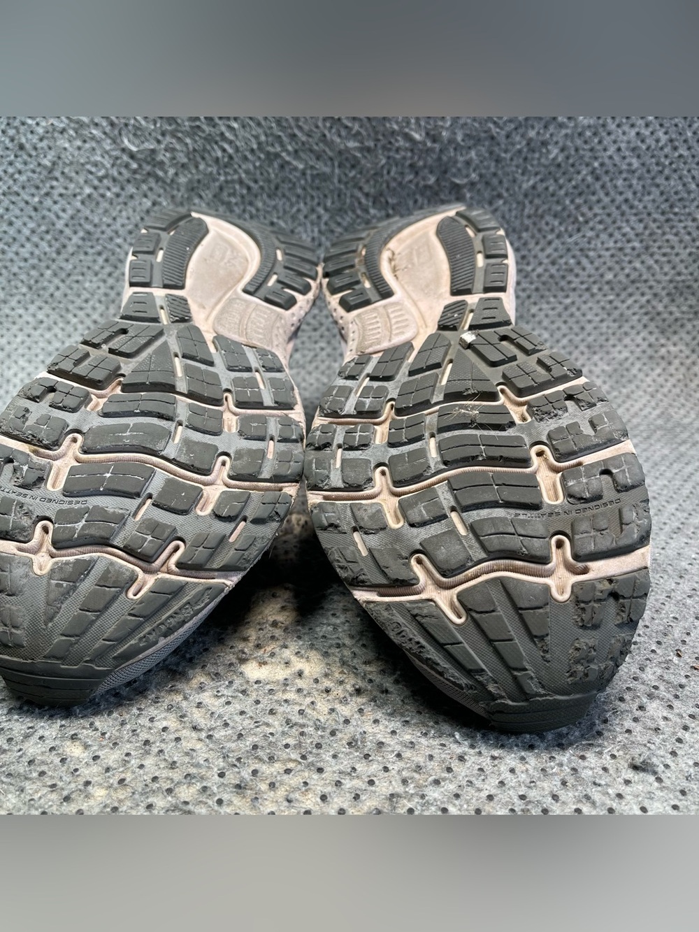 Brooks Ghost 13 Grey Running Shoes Size 11 Women’s - Picture 10 of 13